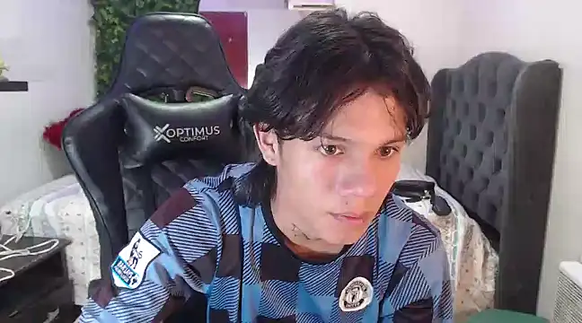Snapshot of andy_dan18 chatting on January 9, 5:33 pm andy dan18 online show from January 9, 5:33 pm
