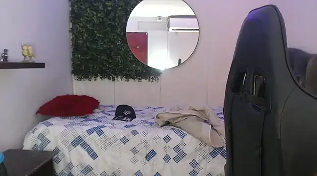 Snapshot of andy_dan18 chatting on February 4, 1:59 pm andy dan18 online show from February 4, 1:59 pm