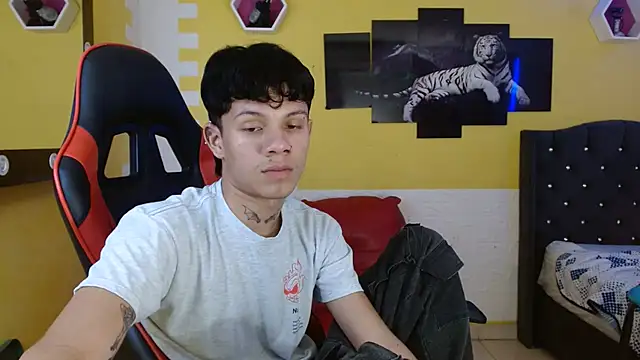 Snapshot of andy_dan18 chatting on September 9, 5:56 pm andy dan18 online show from September 9, 5:56 pm