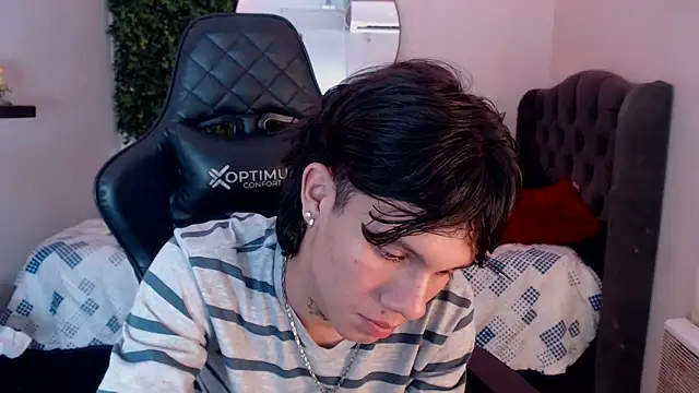 Snapshot of andy_dan18 chatting on March 15, 1:51 pm andy dan18 online show from March 15, 1:51 pm