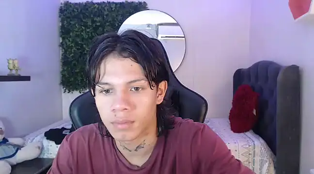 Snapshot of andy_dan18 chatting on January 8, 1:52 pm andy dan18 online show from January 8, 1:52 pm