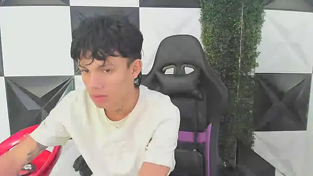 Snapshot of andy_dan18 chatting on September 19, 5:57 pm andy dan18 online show from September 19, 5:57 pm