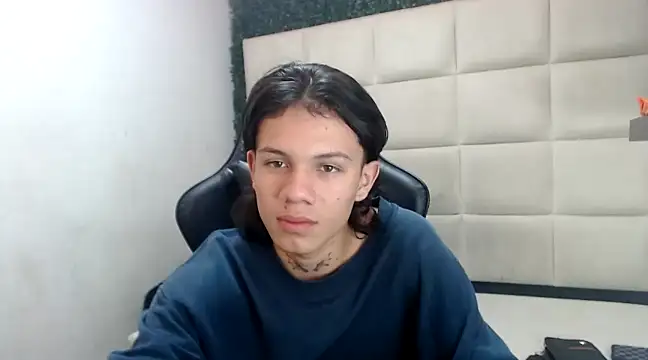 Snapshot of andy_dan18 chatting on January 24, 2:51 pm andy dan18 online show from January 24, 2:51 pm