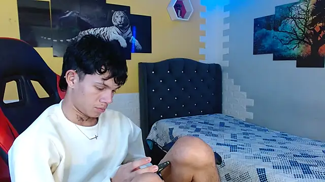 Snapshot of andy_dan18 chatting on September 10, 6:06 pm andy dan18 online show from September 10, 6:06 pm