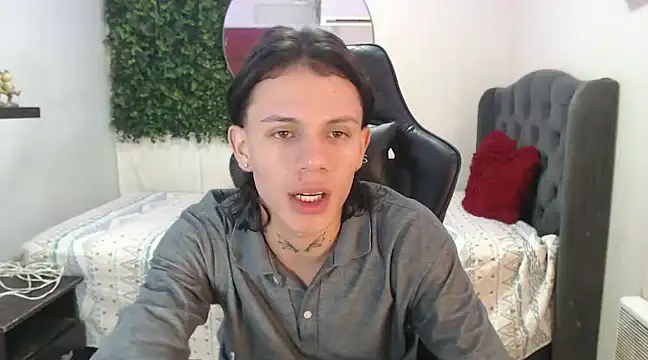 Snapshot of andy_dan18 chatting on January 11, 2:36 pm andy dan18 online show from January 11, 2:36 pm
