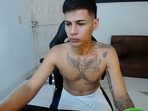 Clyde019 online show from December 22, 10:17 am