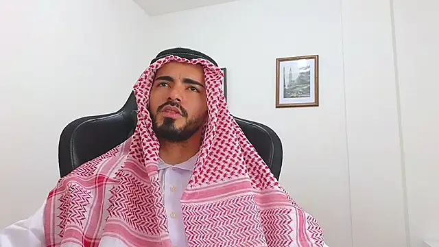 Snapshot of Massimoo_07 chatting on March 9, 7:37 pm Massimoo 07 online show from March 9, 7:37 pm