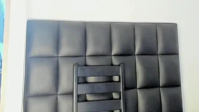 benjamincol online show from April 22, 6:23 pm