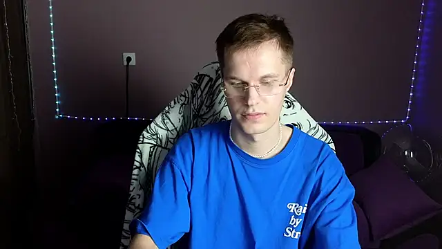 Leonnextdoor online show from December 29, 7:39 am