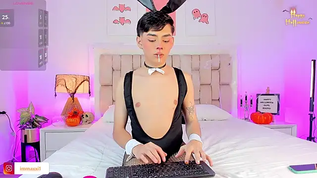 Maxi little online show from October 29, 8:45 pm