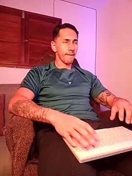 Joylopez fit online show from March 15, 5:30 pm