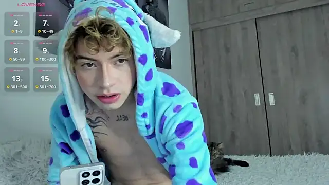 Henophiid online show from October 21, 2:58 am