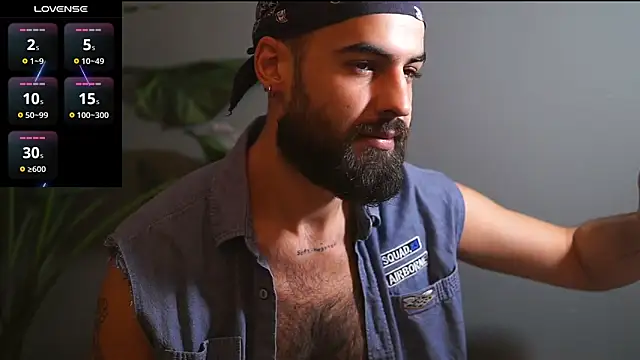 Snapshot of HairyRobxxx chatting on October 8, 4:44 pm HairyRobxxx online show from October 8, 4:44 pm