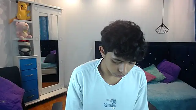 Snapshot of twinkmilk_ chatting on March 8, 9:29 pm twinkmilk online show from March 8, 9:29 pm