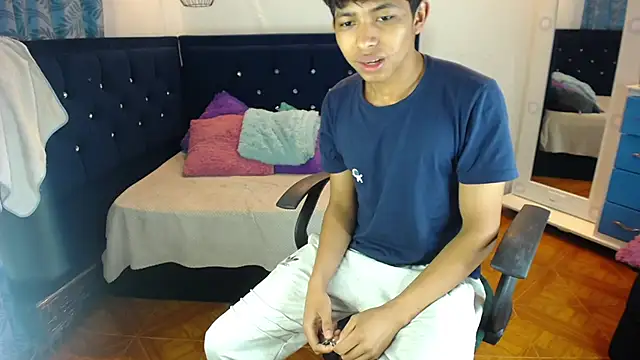 Snapshot of twinkmilk_ chatting on March 10, 12:28 pm twinkmilk online show from March 10, 12:28 pm