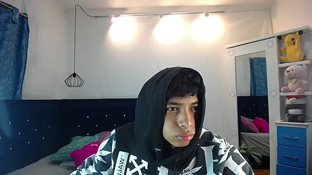 Snapshot of twinkmilk_ chatting on March 17, 12:46 pm twinkmilk online show from March 17, 12:46 pm