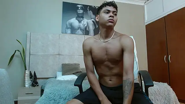 Snapshot of adam_piarse01 chatting on September 10, 12:09 am adam piarse01 online show from September 10, 12:09 am