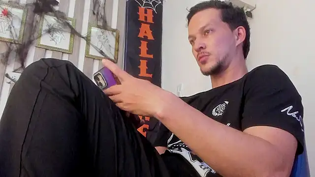 Oliverssmith online show from October 30, 11:39 pm