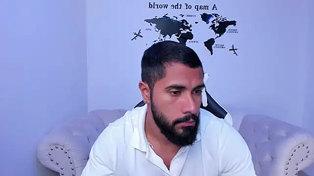 Snapshot of Santiago_huntt chatting on October 4, 2:16 am Santiago huntt online show from October 4, 2:16 am