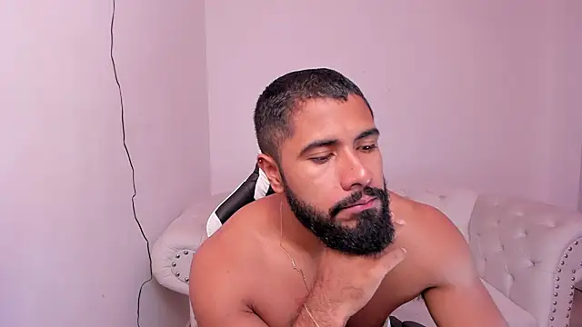 Snapshot of Santiago_huntt chatting on February 26, 12:47 pm Santiago huntt online show from February 26, 12:47 pm
