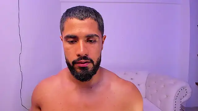 Snapshot of Santiago_huntt chatting on December 28, 2:12 pm Santiago huntt online show from December 28, 2:12 pm