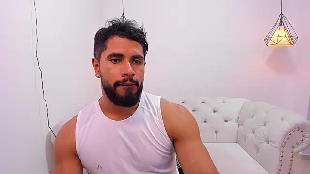 Snapshot of Santiago_huntt chatting on December 3, 4:39 pm Santiago huntt online show from December 3, 4:39 pm
