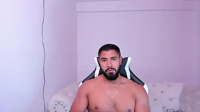 Snapshot of Santiago_huntt chatting on February 21, 12:28 pm Santiago huntt online show from February 21, 12:28 pm