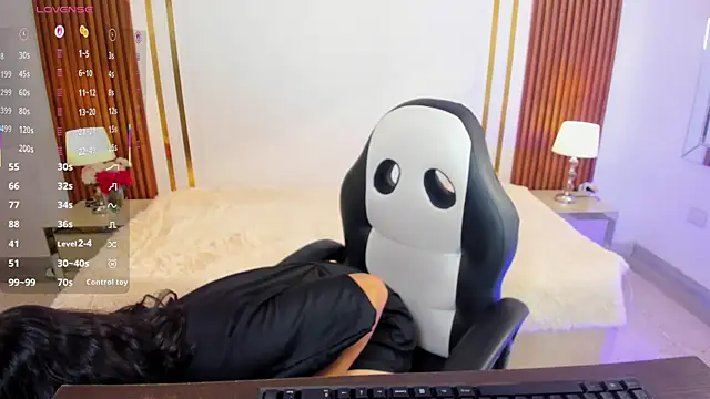 TylerBloom online show from April 26, 3:37 am