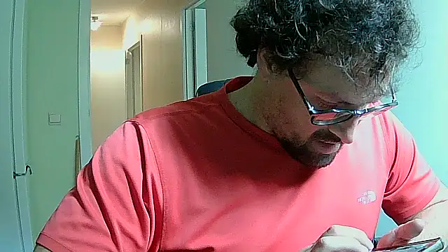 Snapshot of littlehairyman chatting on October 18, 10:09 am littlehairyman online show from October 18, 10:09 am