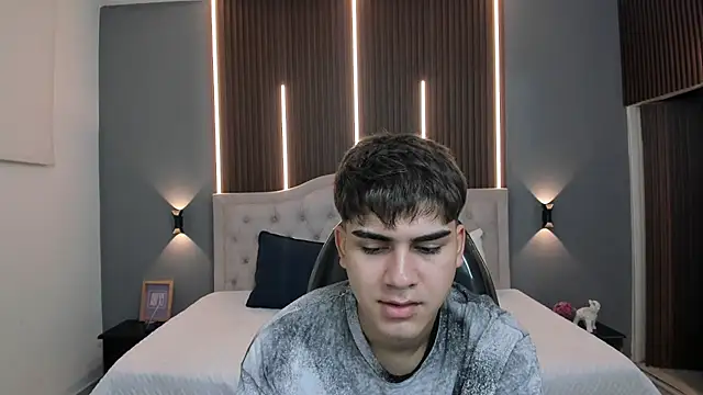 Tommy18   online show from December 19, 3:36 am