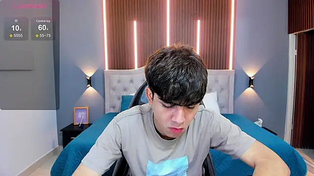 Tommy18   online show from September 24, 3:39 am