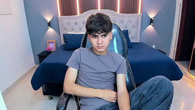 Tommy18   online show from April 22, 3:35 am