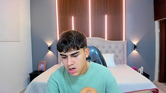 Tommy18   online show from October 30, 3:52 am