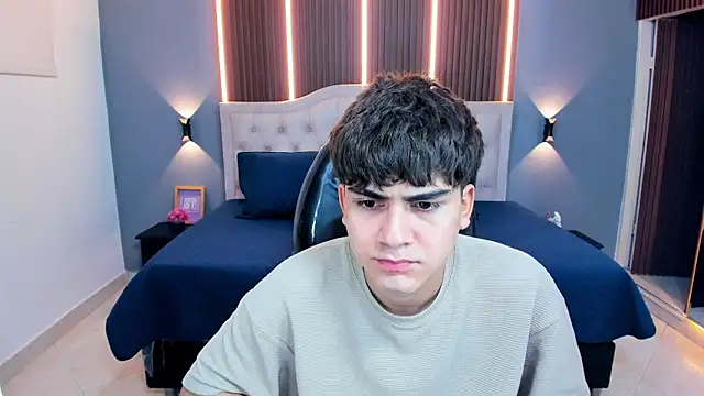 Tommy18   online show from April 21, 3:34 am