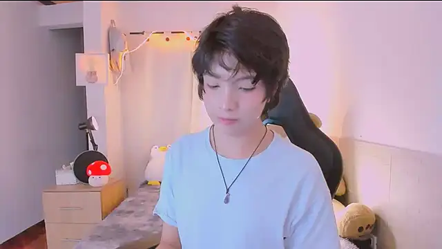 AllanYong18 online show from April 19, 4:23 am