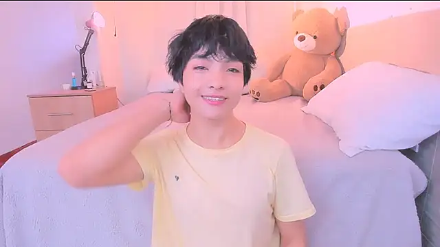 AllanYong18 online show from October 25, 1:35 pm