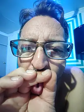 Snapshot of itsmeyes69 chatting on February 13, 9:39 pm itsmeyes69 online show from February 13, 9:39 pm