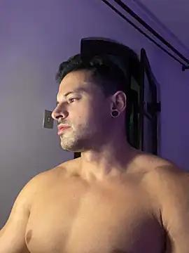 Snapshot of Lucasfit24 chatting on March 4, 11:43 pm Lucasfit24 online show from March 4, 11:43 pm