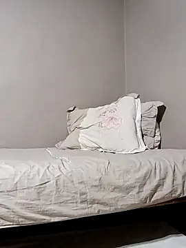 larzik94 online show from February 24, 8:20 pm