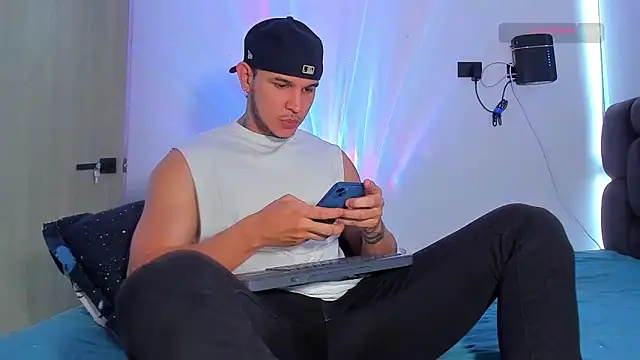 austinoficial online show from March 12, 9:00 pm