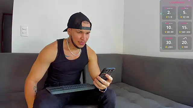 austinoficial online show from November 6, 8:34 pm