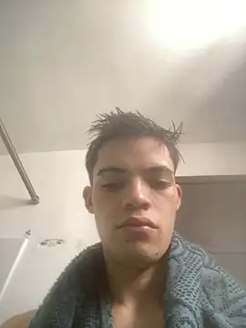 Latinos 2001 online show from July 29, 4:17 pm