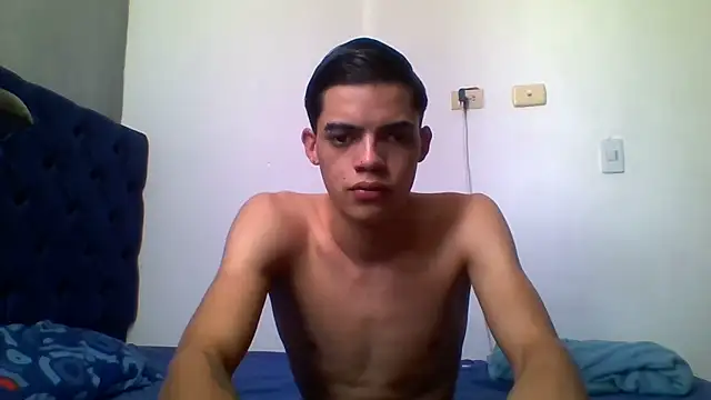 Latinos 2001 online show from June 10, 4:18 pm