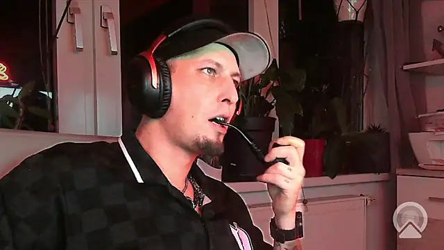 Skullkeeper1984 online show from October 15, 10:28 pm