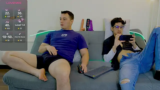 Snapshot of Cum_hunters chatting on January 31, 2:39 pm Cum hunters online show from January 31, 2:39 pm