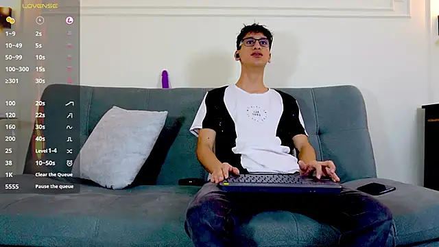 Snapshot of Cum_hunters chatting on March 19, 3:30 am Cum hunters online show from March 19, 3:30 am
