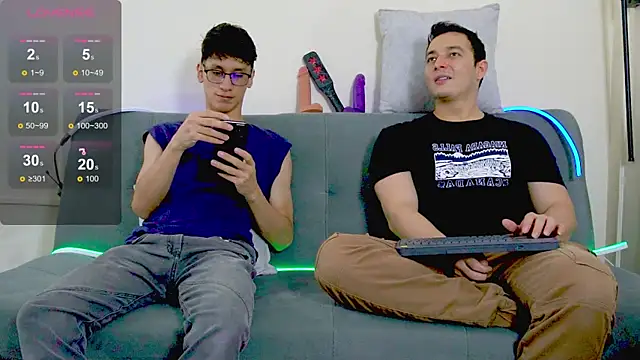 Snapshot of Cum_hunters chatting on March 8, 9:08 pm Cum hunters online show from March 8, 9:08 pm
