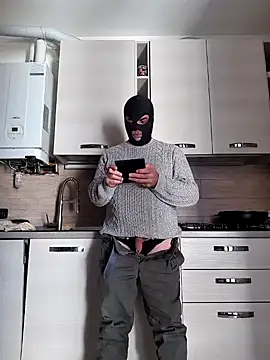 uomotrav online show from January 29, 12:45 pm