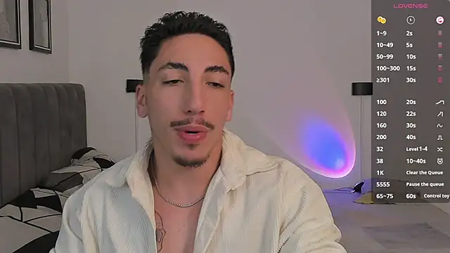 Snapshot of dylanspencer28 chatting on February 8, 11:24 pm dylanspencer28 online show from February 8, 11:24 pm
