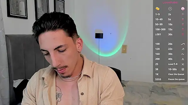 Snapshot of dylanspencer28 chatting on March 3, 7:34 pm dylanspencer28 online show from March 3, 7:34 pm